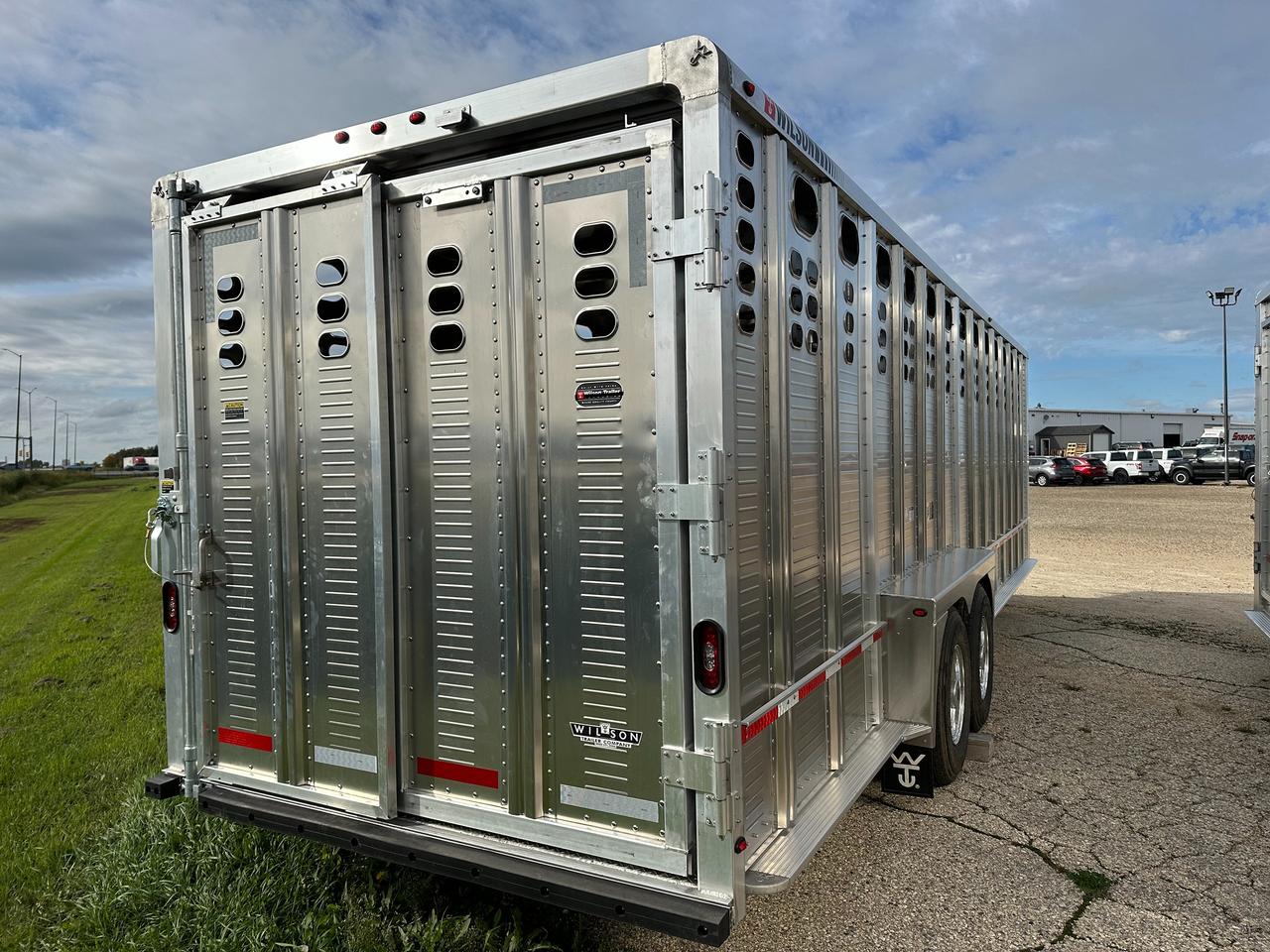 2027 Wilson Livestock 26' Wilson Livestock Trailer Photo