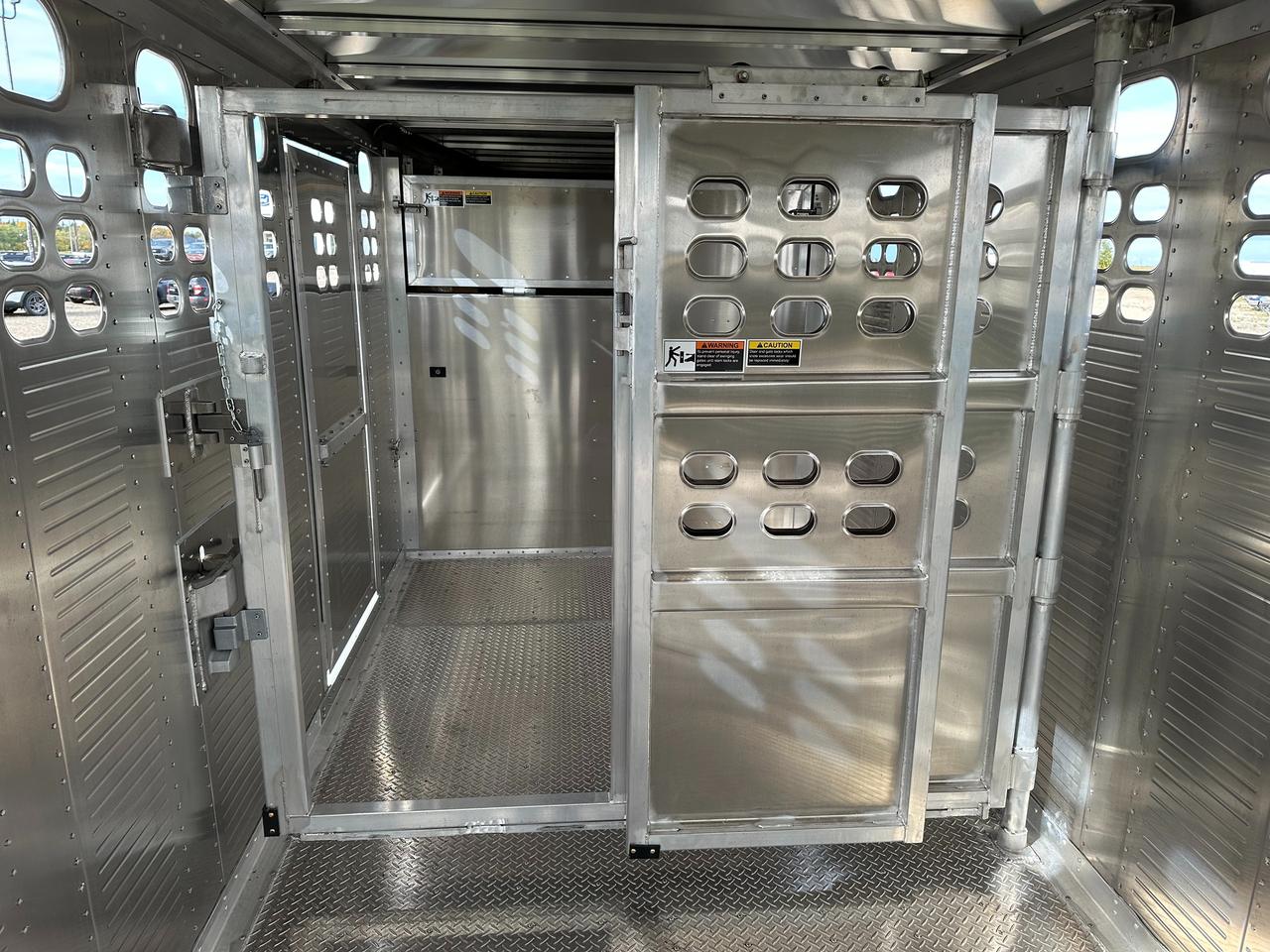 2027 Wilson Livestock 26' Wilson Livestock Trailer Photo