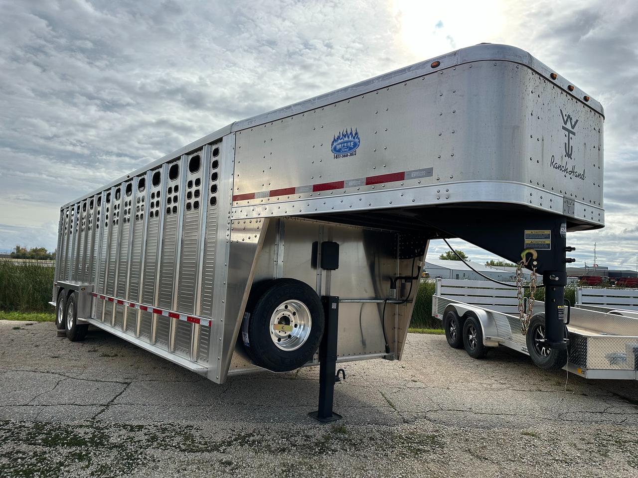 2027 Wilson Livestock 26' Wilson Livestock Trailer Photo