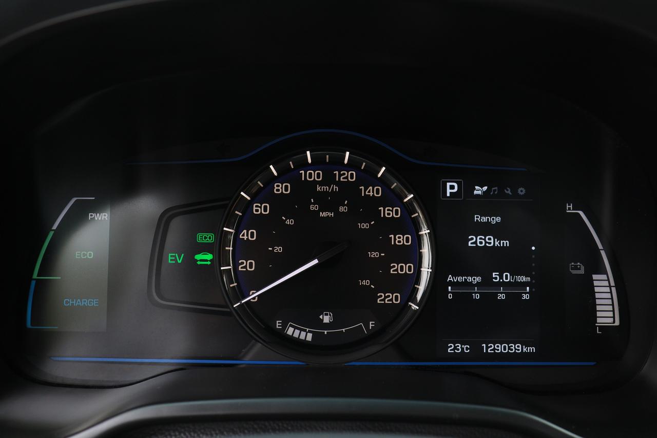 2017 Hyundai IONIQ SE | Hybrid | Sunroof | Cam | CarPlay | Very Clean Photo23