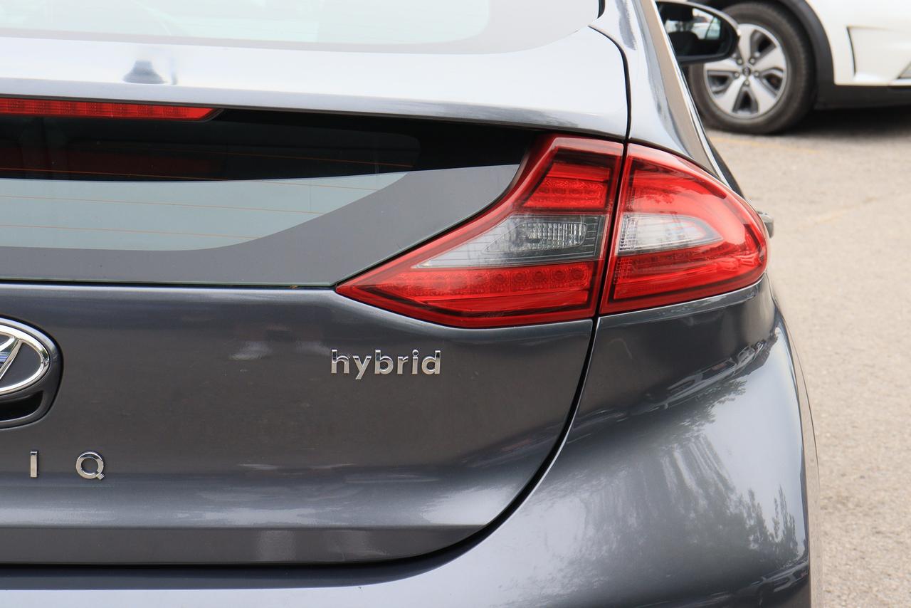 2017 Hyundai IONIQ SE | Hybrid | Sunroof | Cam | CarPlay | Very Clean Photo