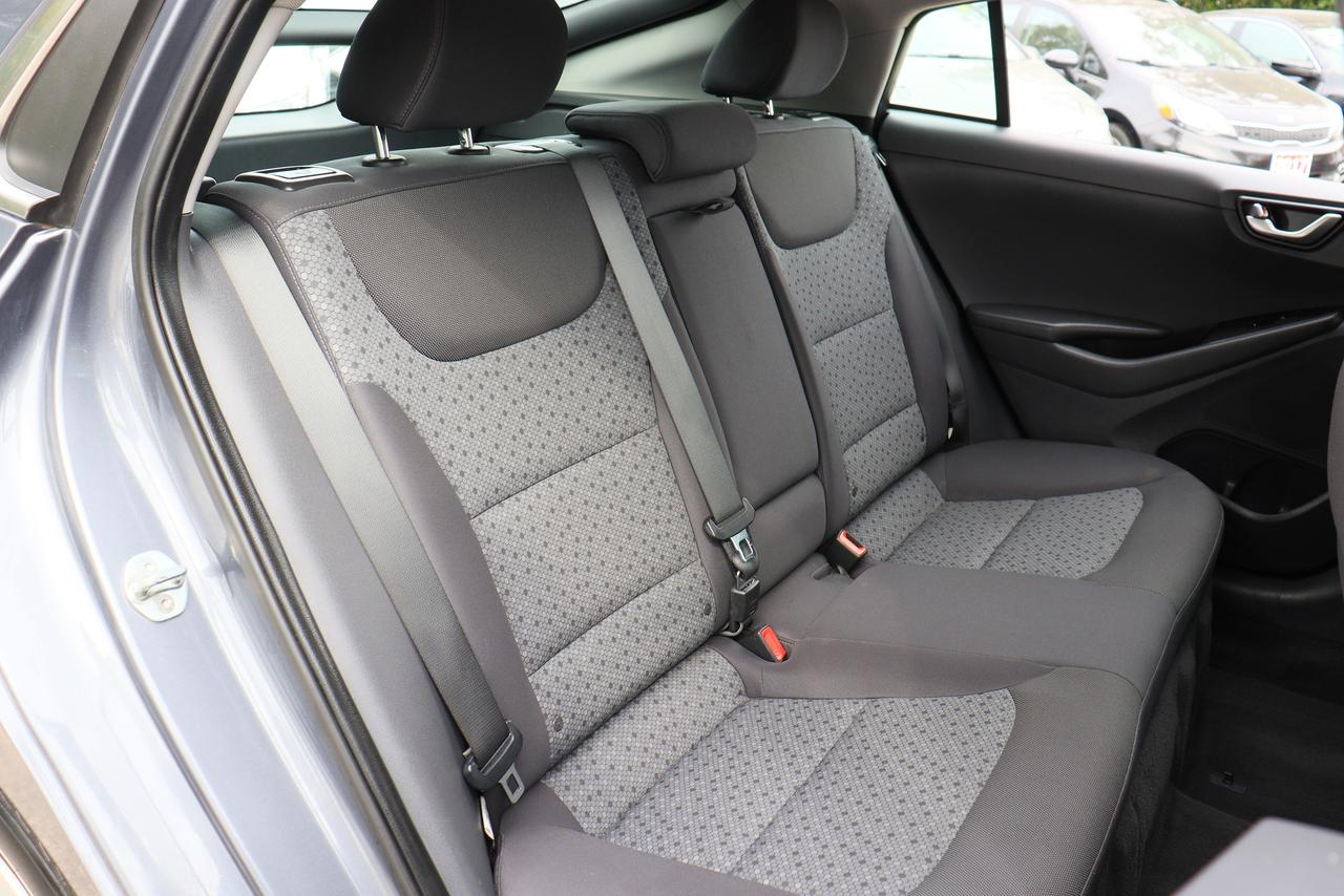 2017 Hyundai IONIQ SE | Hybrid | Sunroof | Cam | CarPlay | Very Clean Photo