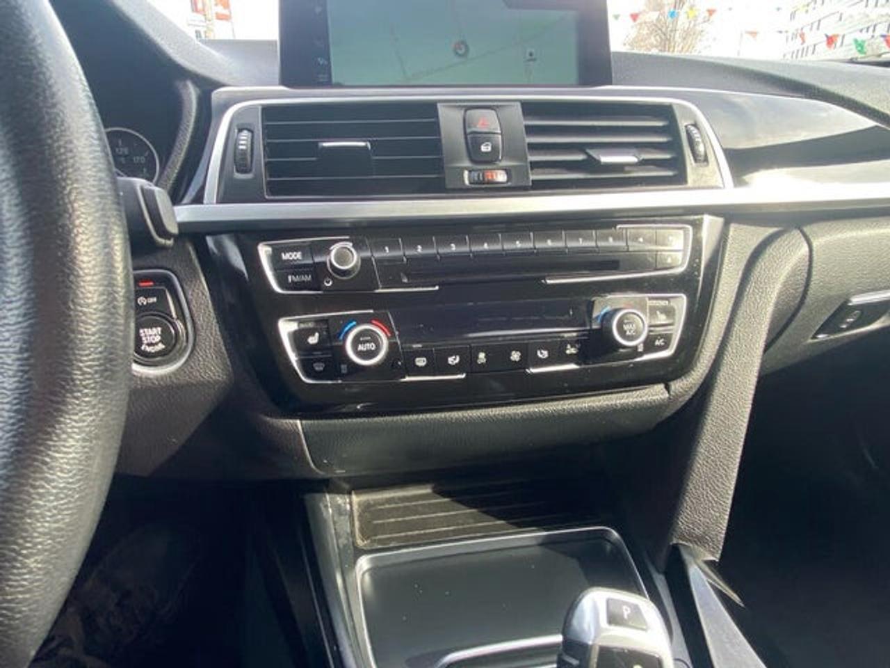 2017 BMW 3-Series 320i xDrive Photo
