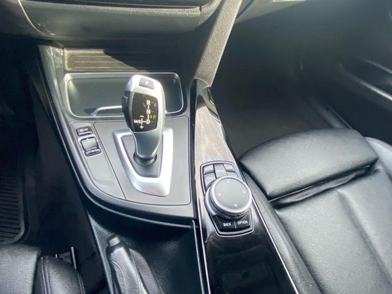 2017 BMW 3-Series 320i xDrive Photo