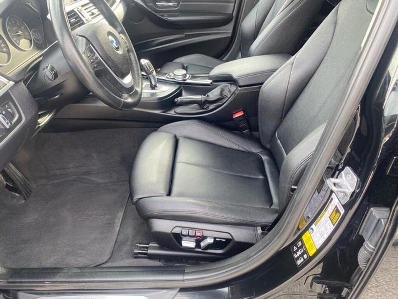 2017 BMW 3-Series 320i xDrive Photo