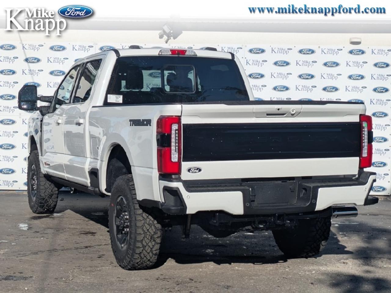 2027 Ford F-350 Super Duty Platinum Photo