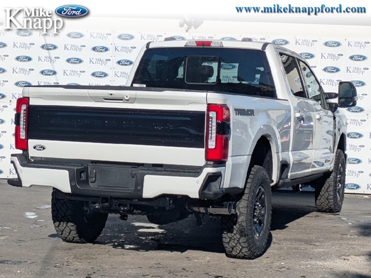 2027 Ford F-350 Super Duty Platinum Photo