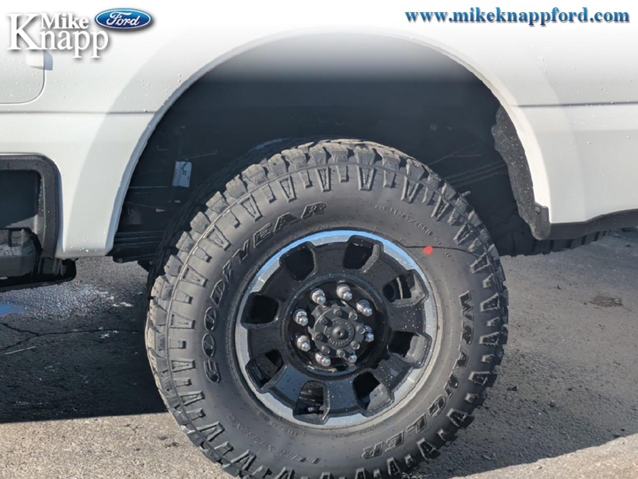 2027 Ford F-350 Super Duty Platinum Photo