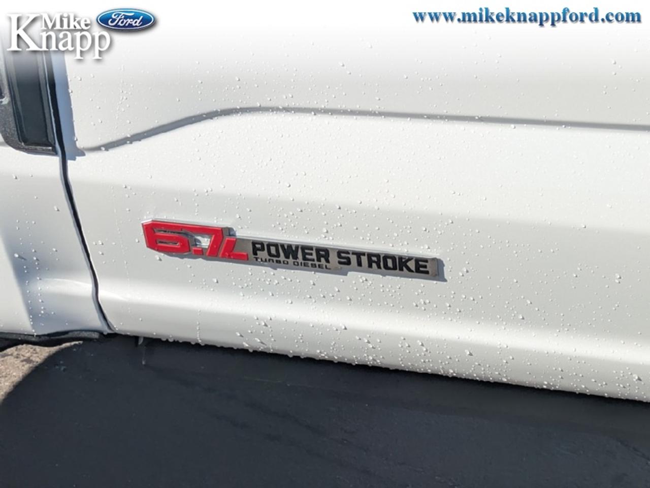 2027 Ford F-350 Super Duty Platinum Photo