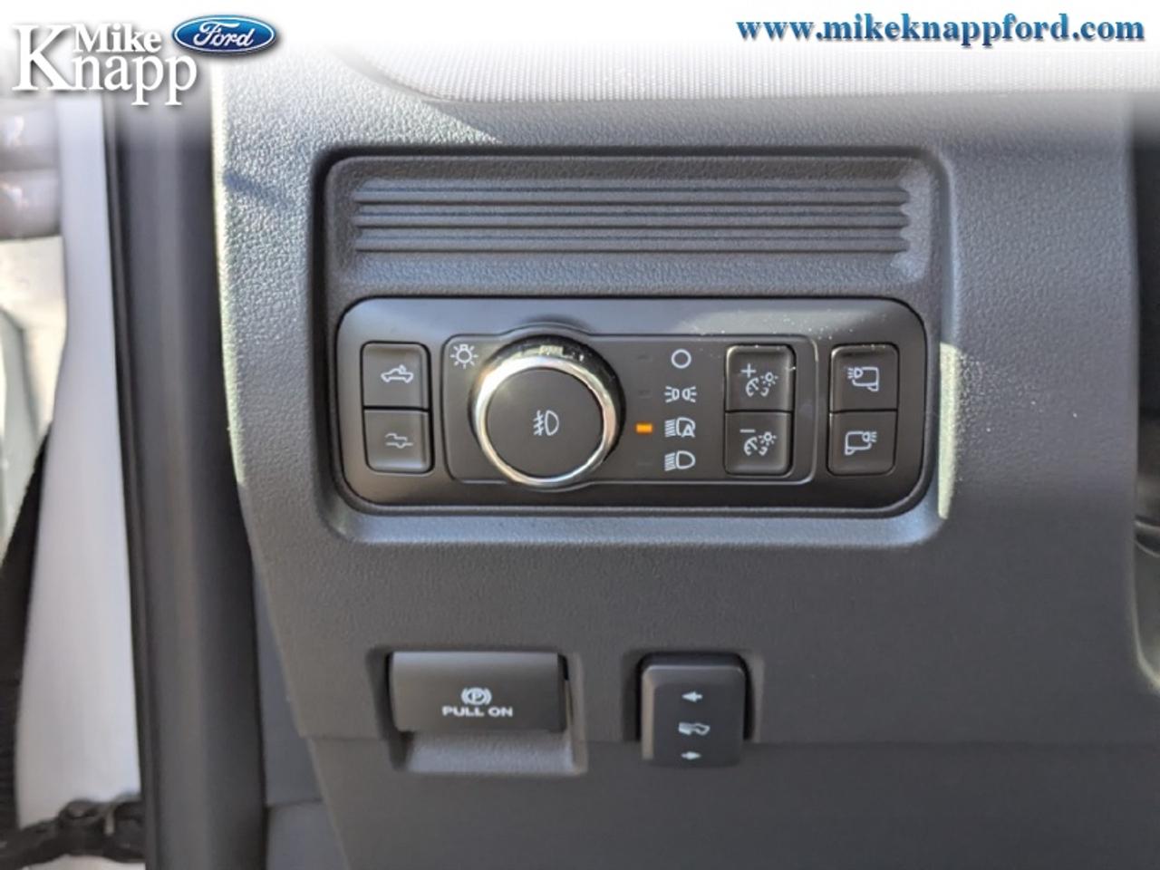 2027 Ford F-350 Super Duty Platinum Photo
