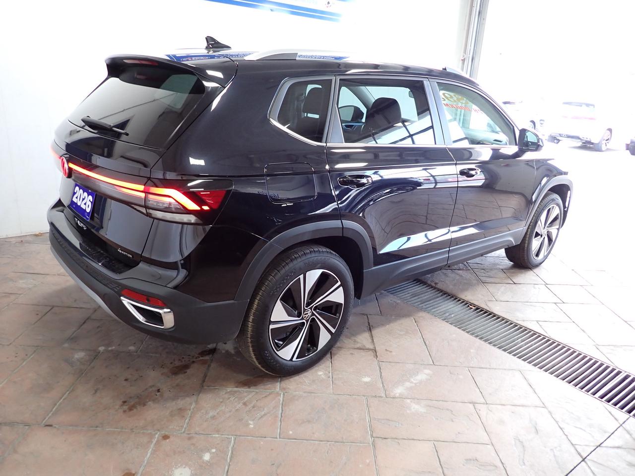 2026 Volkswagen Taos Comfortline 4WD LEATHER NAVI Photo1