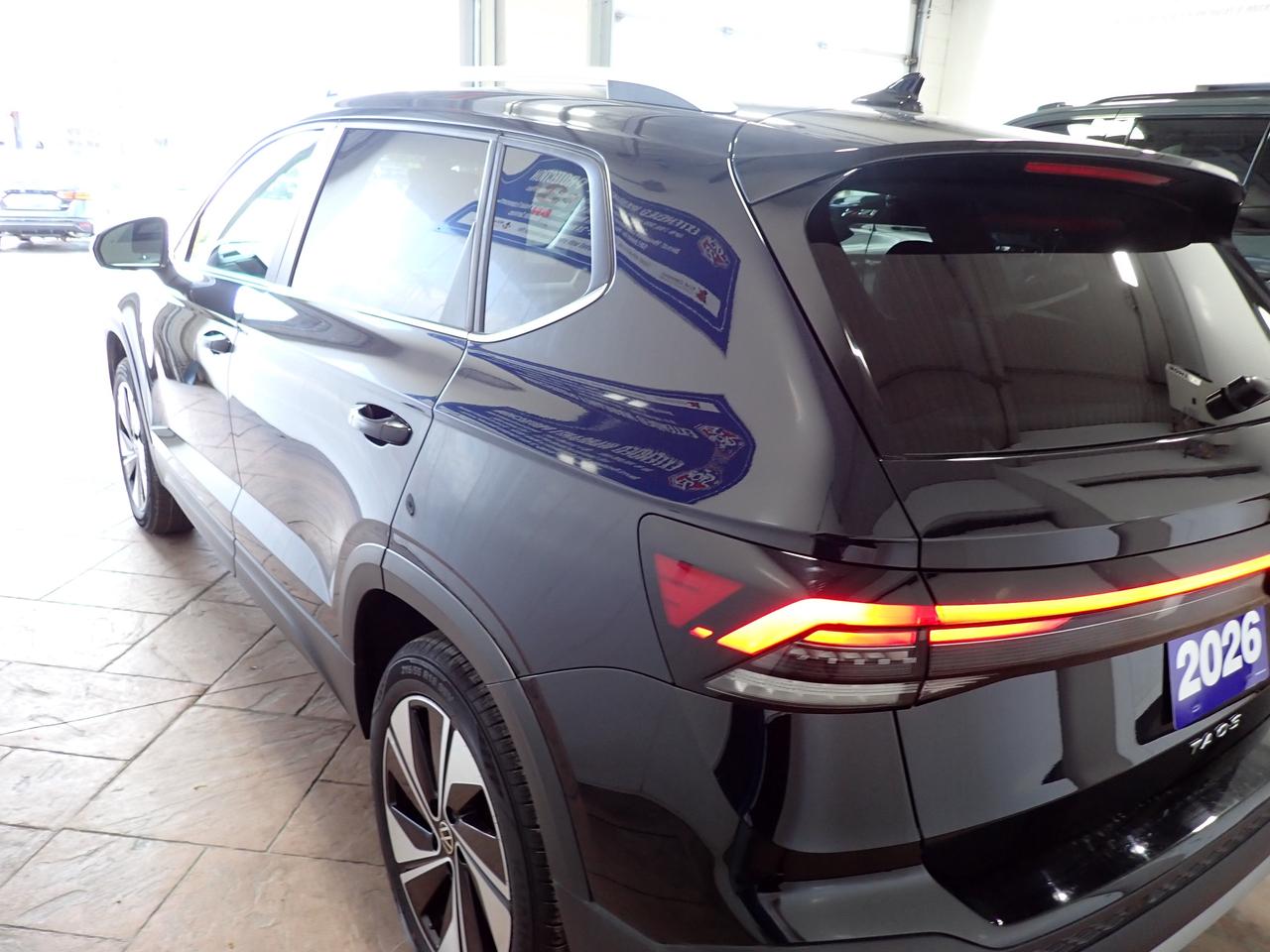 2026 Volkswagen Taos Comfortline 4WD LEATHER NAVI Photo