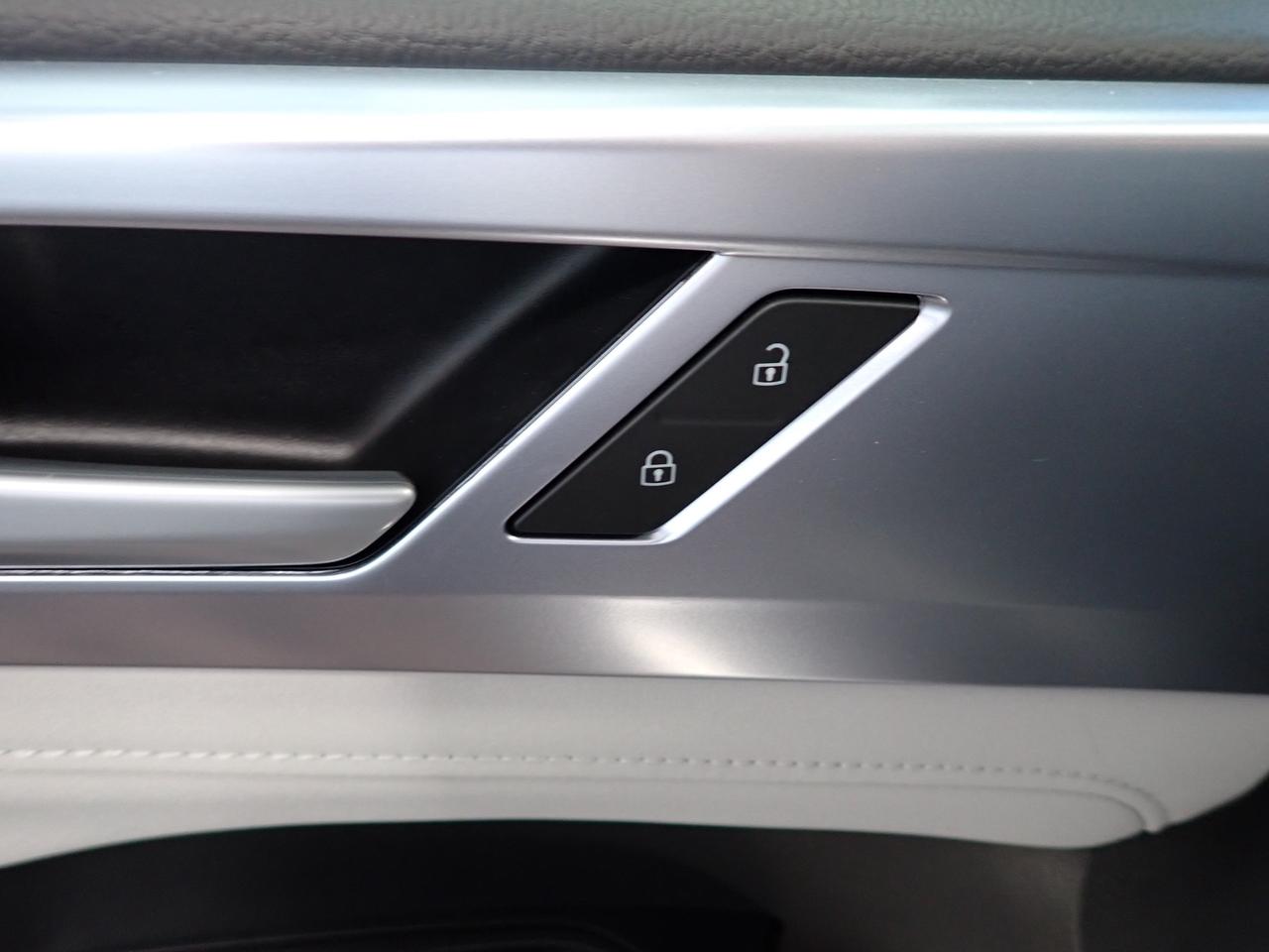 2026 Volkswagen Taos Comfortline 4WD LEATHER NAVI Photo