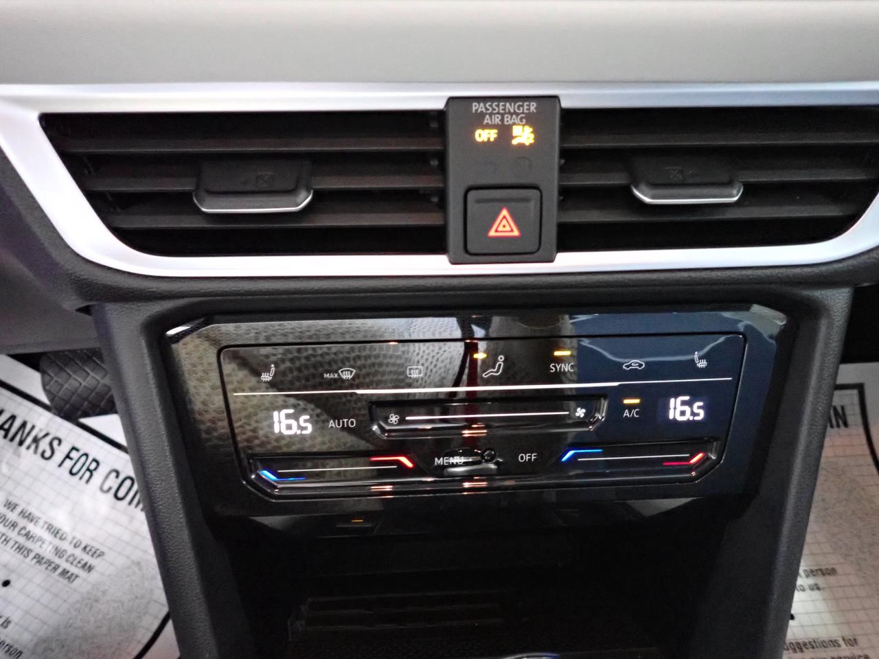 2026 Volkswagen Taos Comfortline 4WD LEATHER NAVI Photo