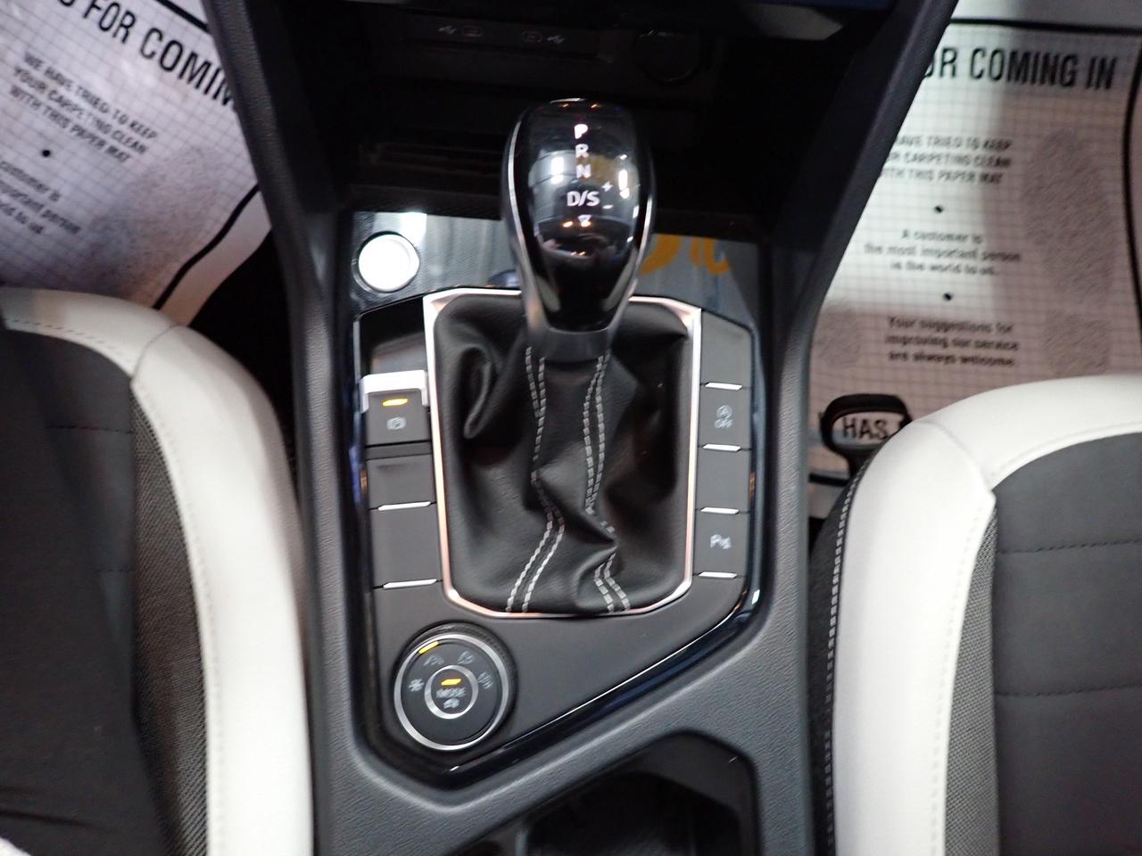2026 Volkswagen Taos Comfortline 4WD LEATHER NAVI Photo