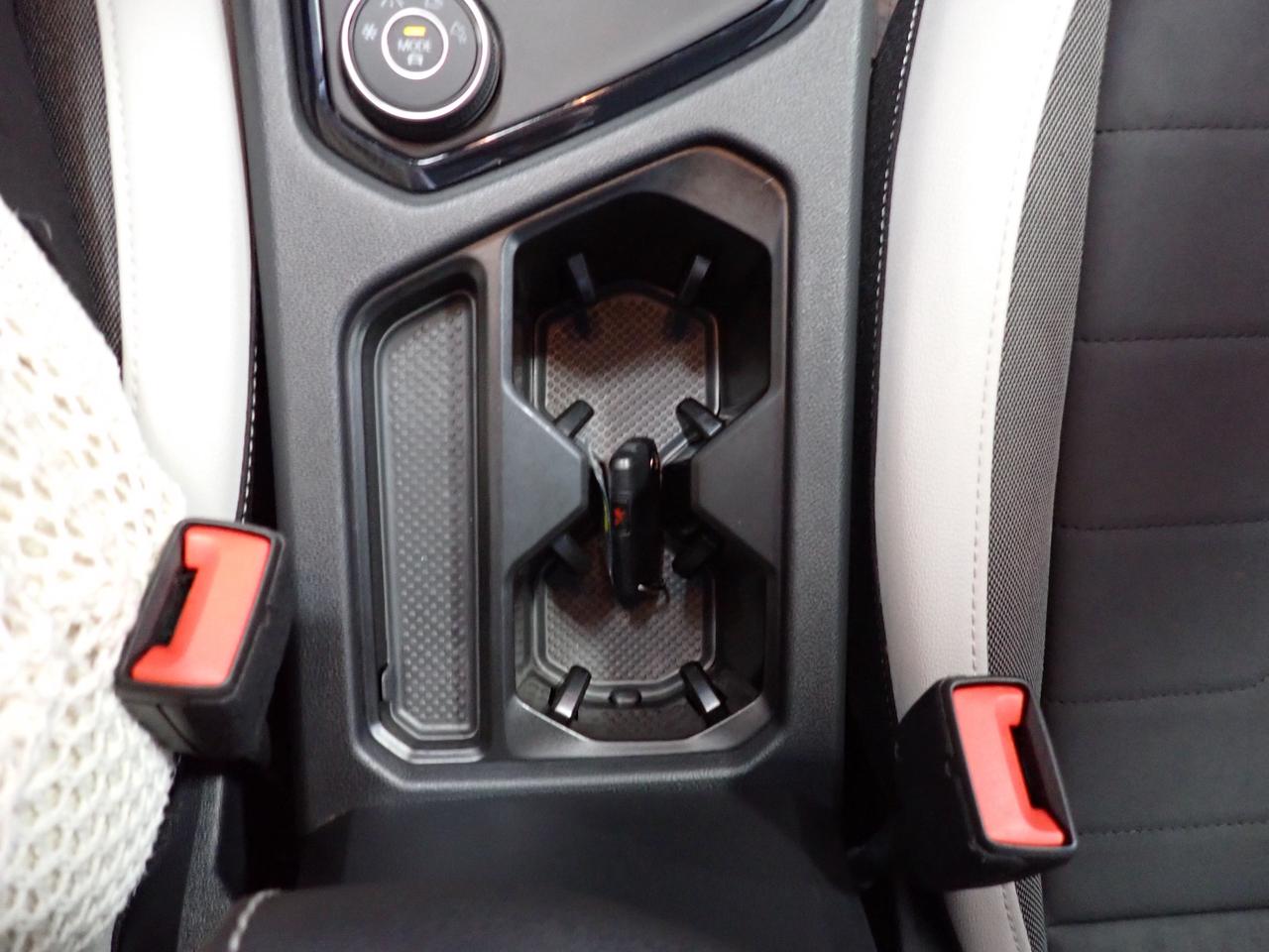 2026 Volkswagen Taos Comfortline 4WD LEATHER NAVI Photo