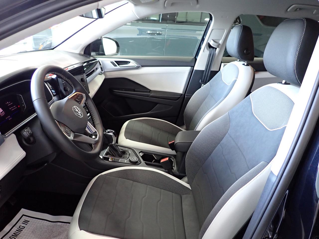 2026 Volkswagen Taos Comfortline 4WD LEATHER NAVI Photo