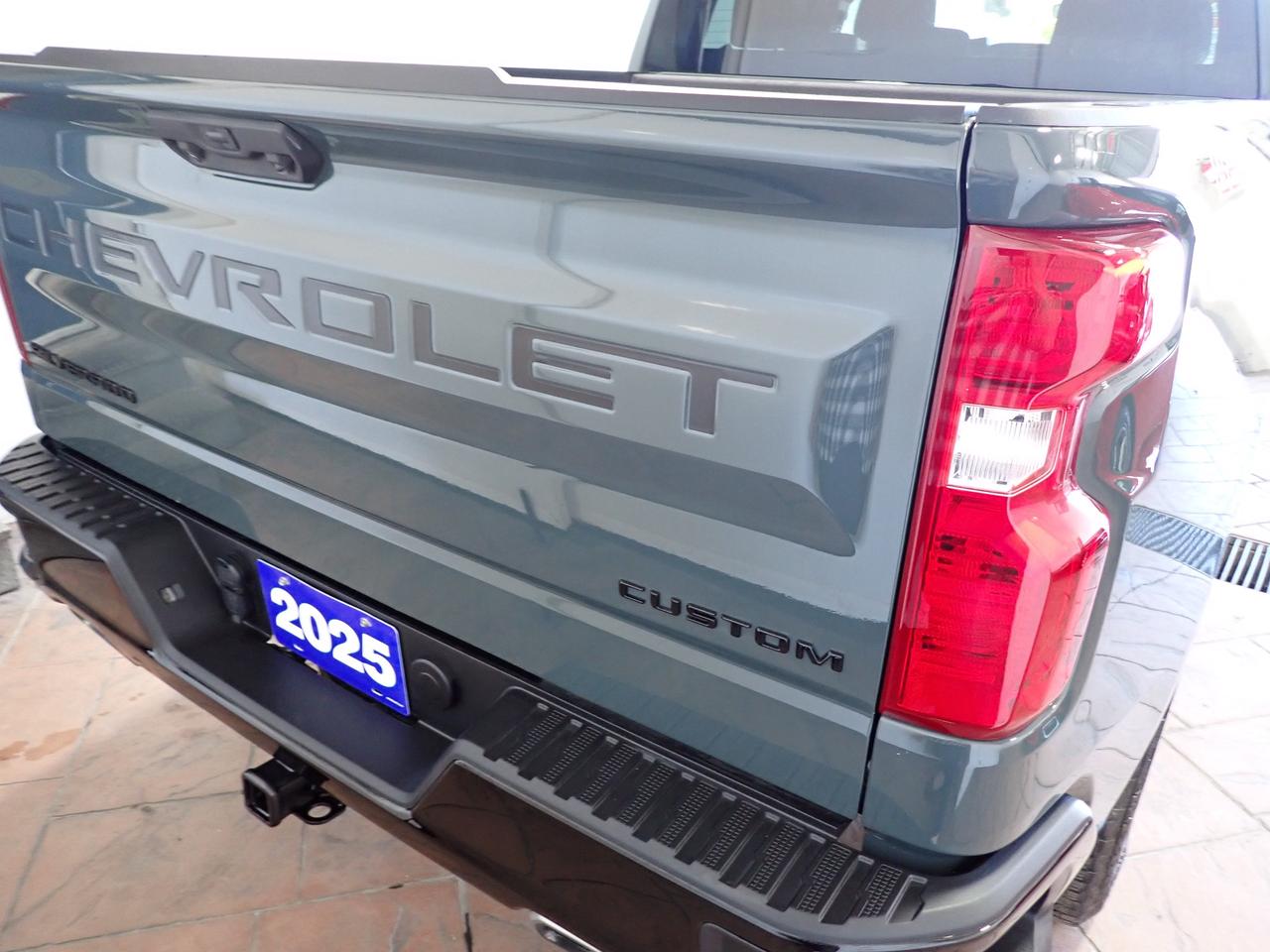 2025 Chevrolet Silverado 1500 Custom Trail Boss 5'8 BOX 4WD *DIESEL* Photo