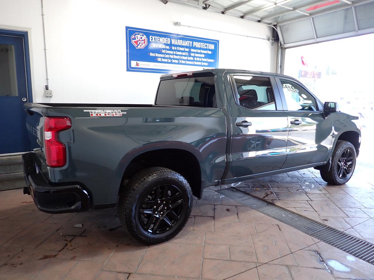 2025 Chevrolet Silverado 1500 Custom Trail Boss 5'8 BOX 4WD *DIESEL* Photo1