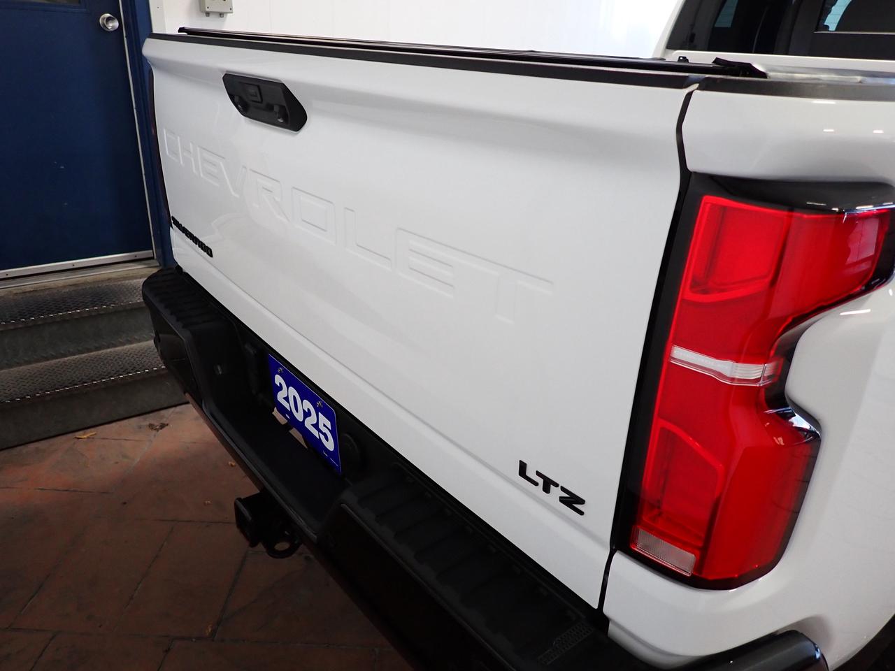 2025 Chevrolet SILVERADO 2500HD LTZ 4WD CREW CAB LEATHER  *DIESEL* POWERBOARDS SUNROOF Photo