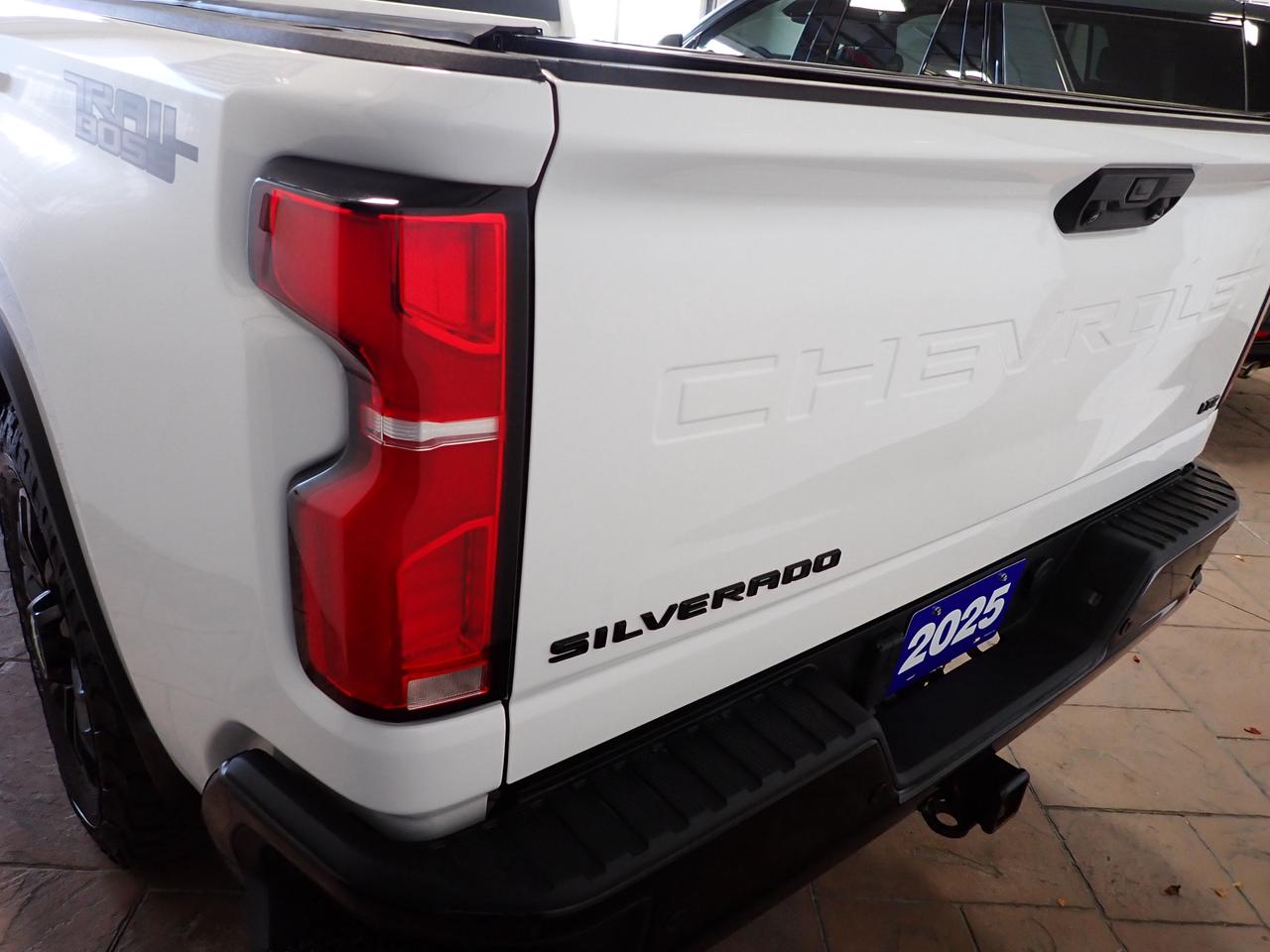 2025 Chevrolet SILVERADO 2500HD LTZ 4WD CREW CAB LEATHER  *DIESEL* POWERBOARDS SUNROOF Photo3