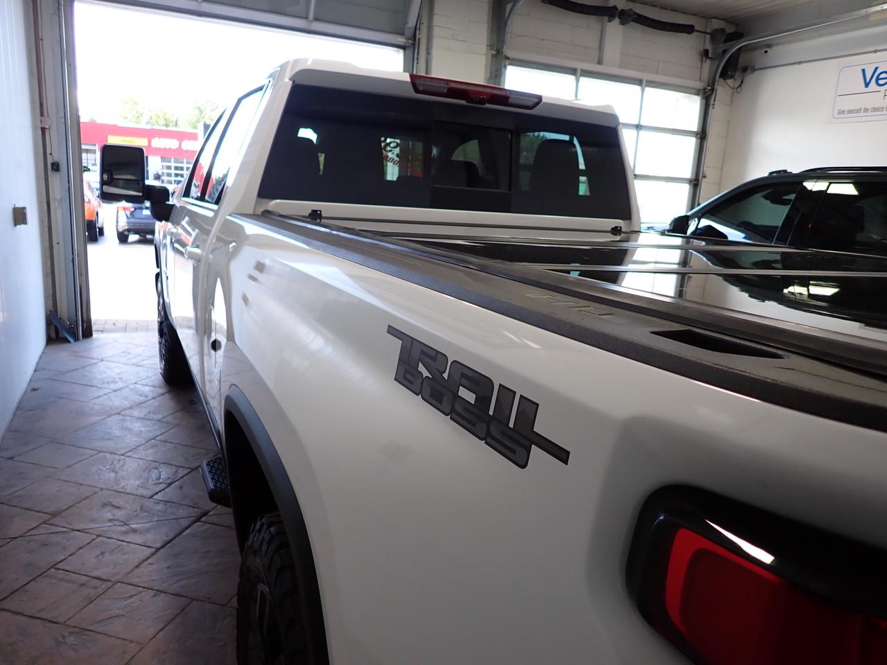 2025 Chevrolet SILVERADO 2500HD LTZ 4WD CREW CAB LEATHER  *DIESEL* POWERBOARDS SUNROOF Photo