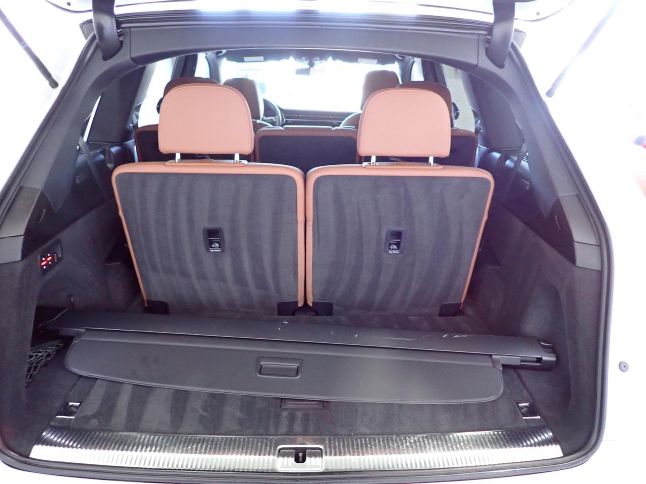 2025 Audi Q7 AWD Premium Luxury LEATHER NAVI SUNROOF 4DR *HYBRID* Photo4