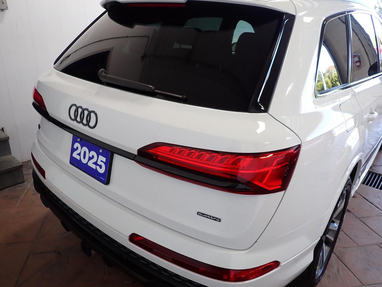 2025 Audi Q7 AWD Premium Luxury LEATHER NAVI SUNROOF 4DR *HYBRID* Photo2