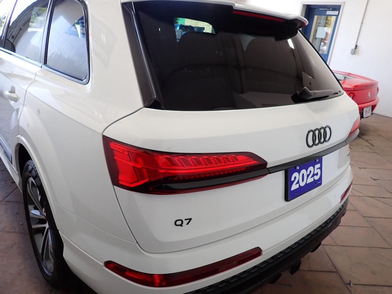 2025 Audi Q7 AWD Premium Luxury LEATHER NAVI SUNROOF 4DR *HYBRID* Photo