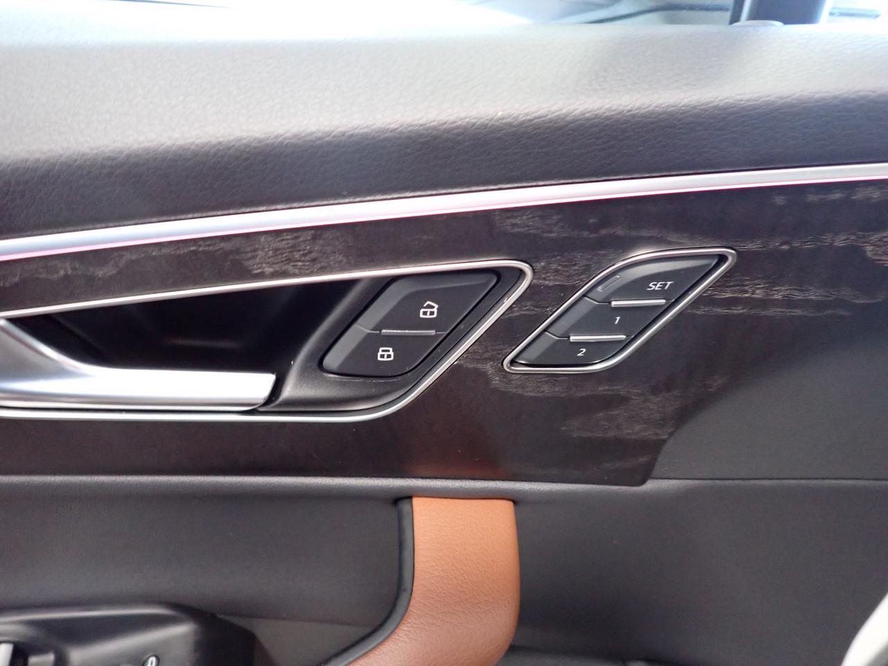 2025 Audi Q7 AWD Premium Luxury LEATHER NAVI SUNROOF 4DR *HYBRID* Photo