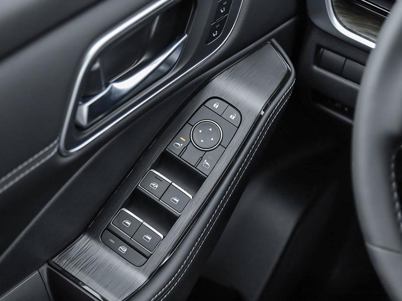 2026 Nissan Rogue Platinum Photo