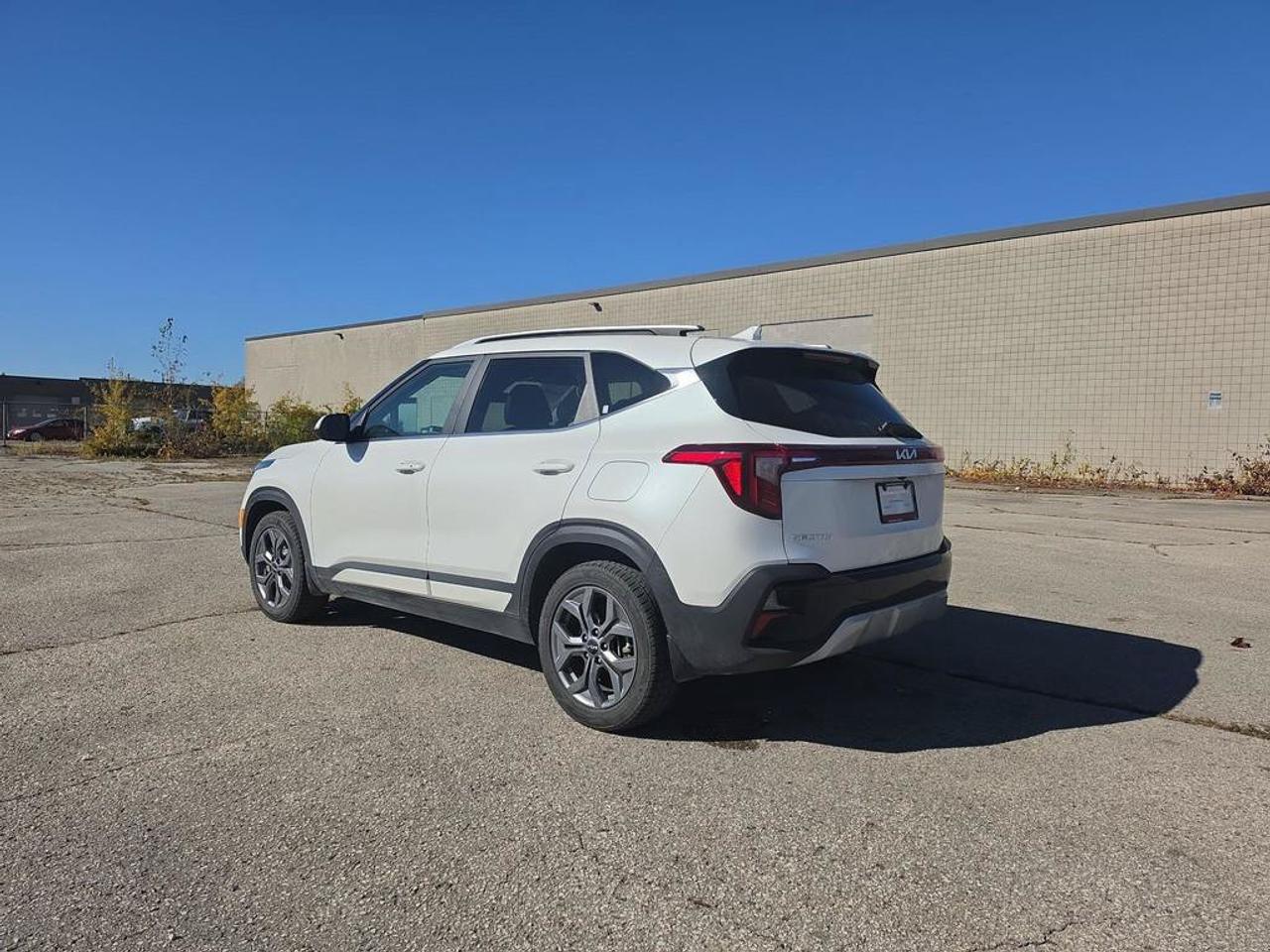 2025 Kia Seltos EX | Clean CarFax | New Front Brakes | Fully Certified | Ontario Vehicle | Leather | Sunroof | Photo