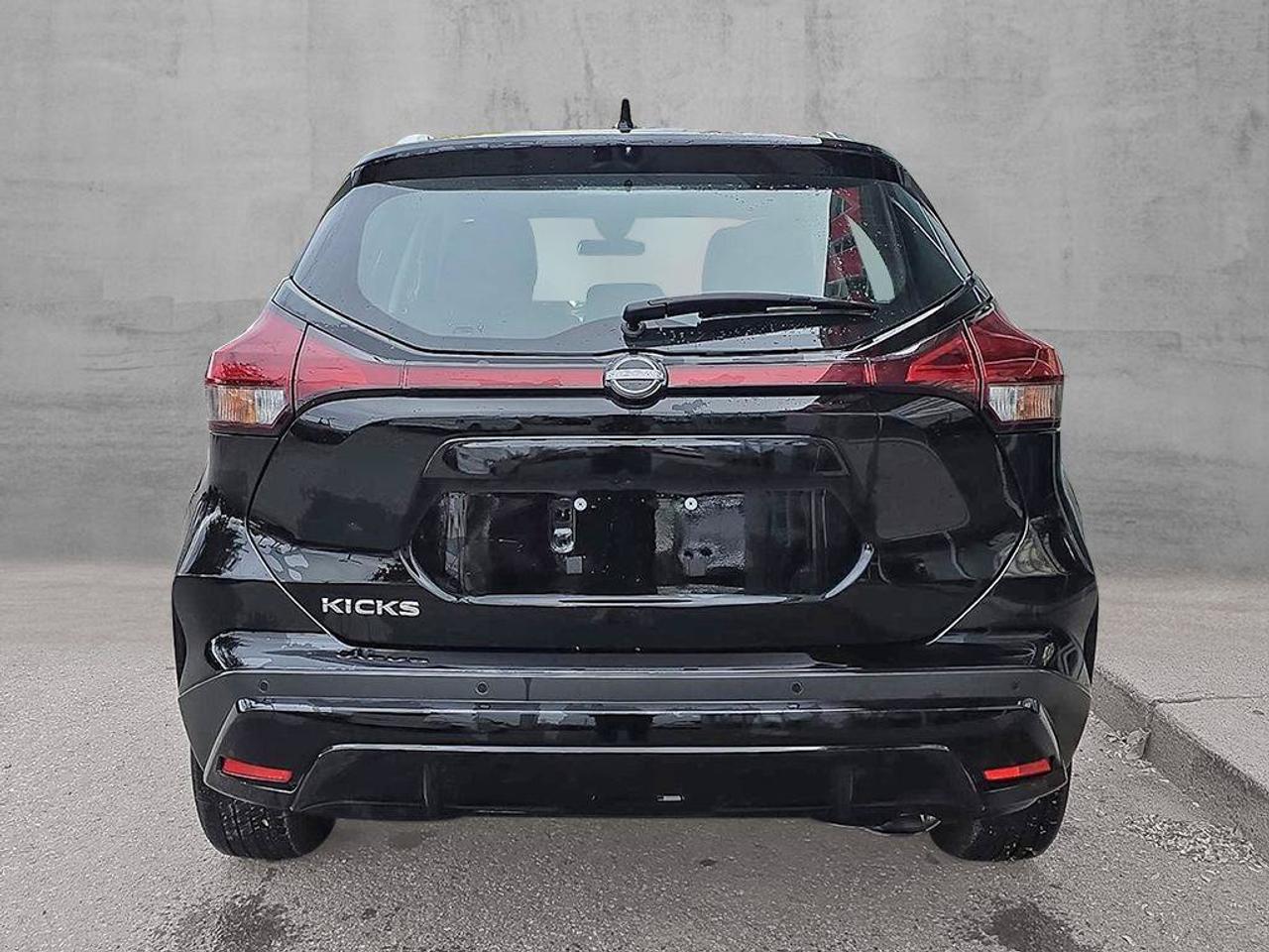 2025 Nissan Kicks Play SV | Apple Car Play | Android Auto | Heated Seats | Photo