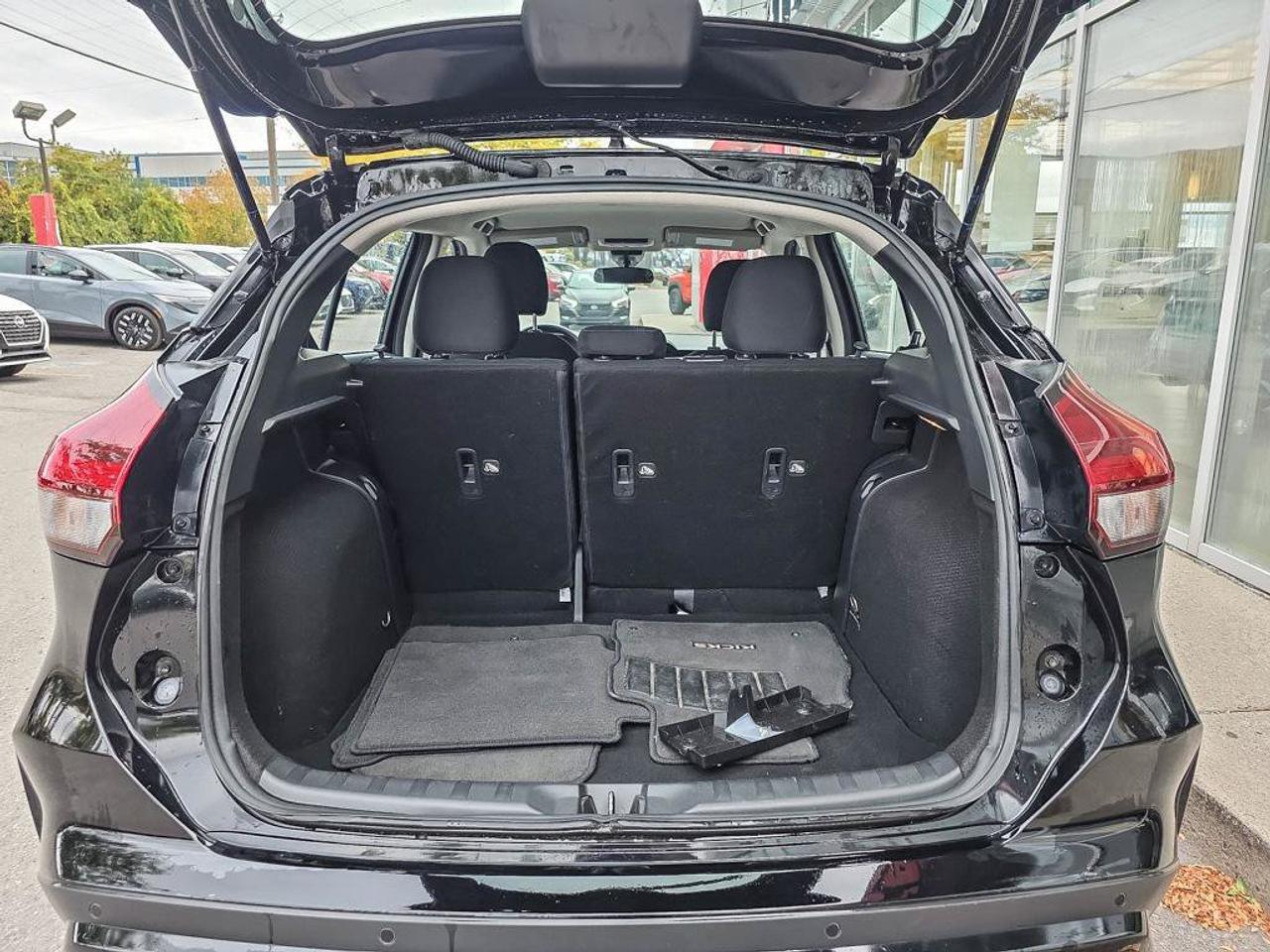 2025 Nissan Kicks Play SV | Apple Car Play | Android Auto | Heated Seats | Photo