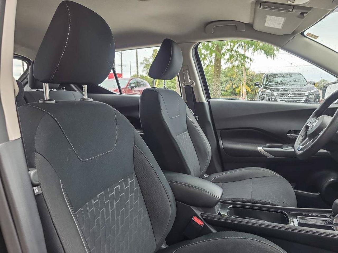 2025 Nissan Kicks Play SV | Apple Car Play | Android Auto | Heated Seats | Photo