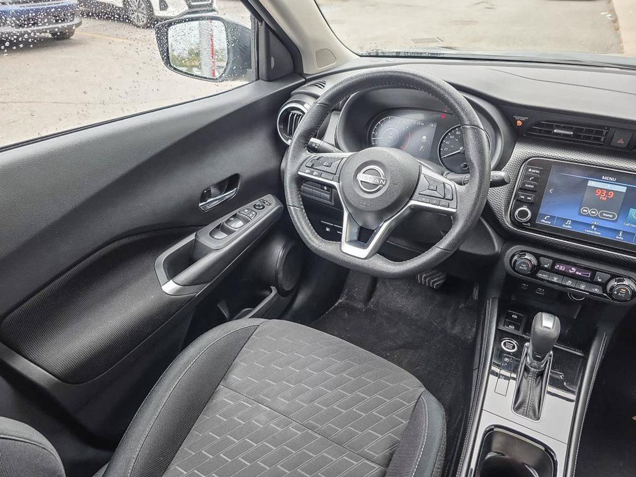 2025 Nissan Kicks Play SV | Apple Car Play | Android Auto | Heated Seats | Photo