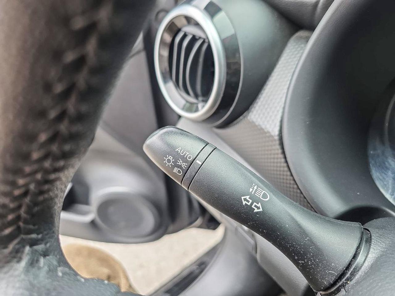 2025 Nissan Kicks Play SV | Apple Car Play | Android Auto | Heated Seats | Photo