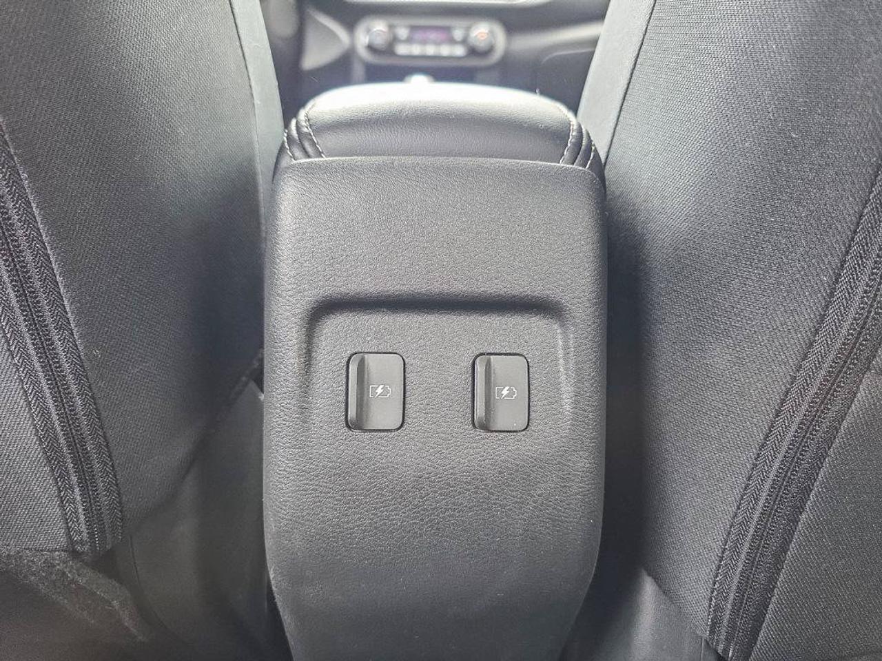2025 Nissan Kicks Play SV | Apple Car Play | Android Auto | Heated Seats | Photo