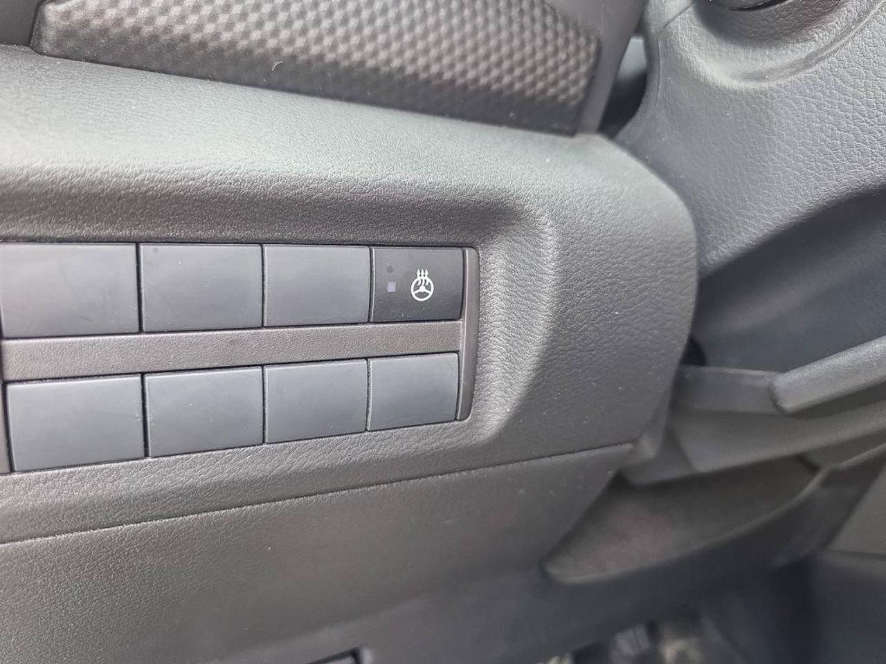 2025 Nissan Kicks Play SV | Apple Car Play | Android Auto | Heated Seats | Photo