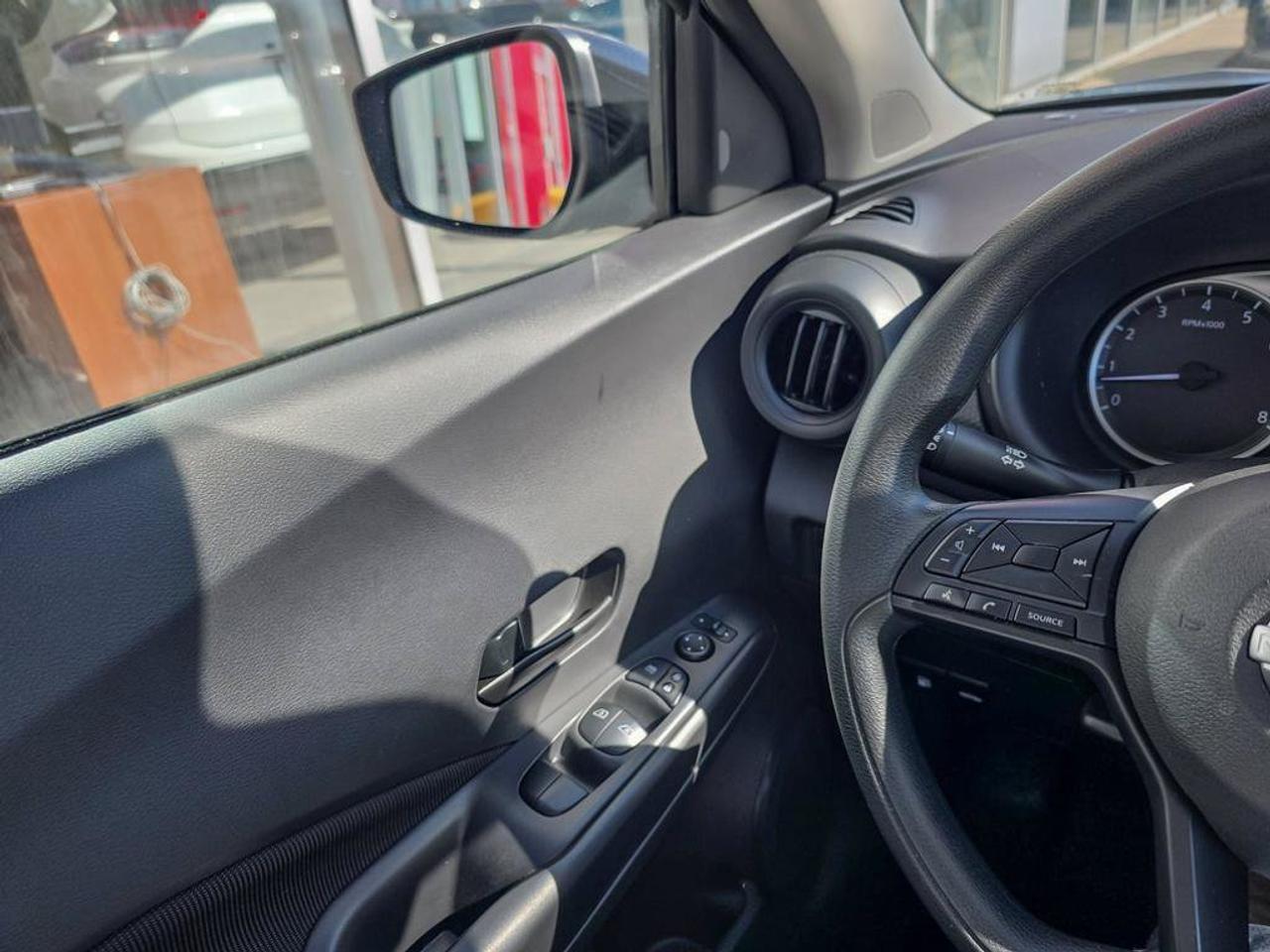 2025 Nissan Kicks Play S | Apple Car Play | Android Auto | Photo