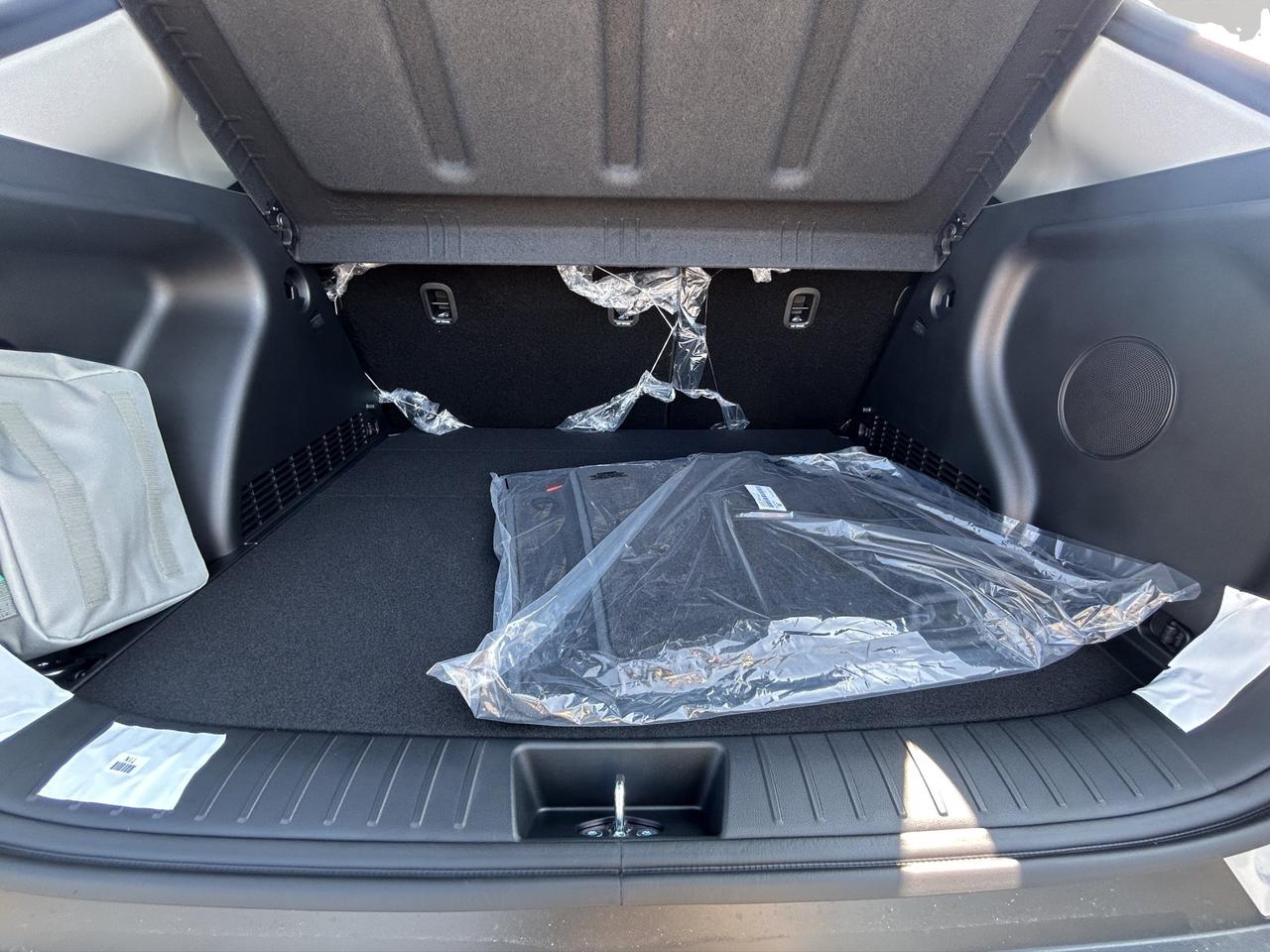 2027 Hyundai KONA LUXURY Photo