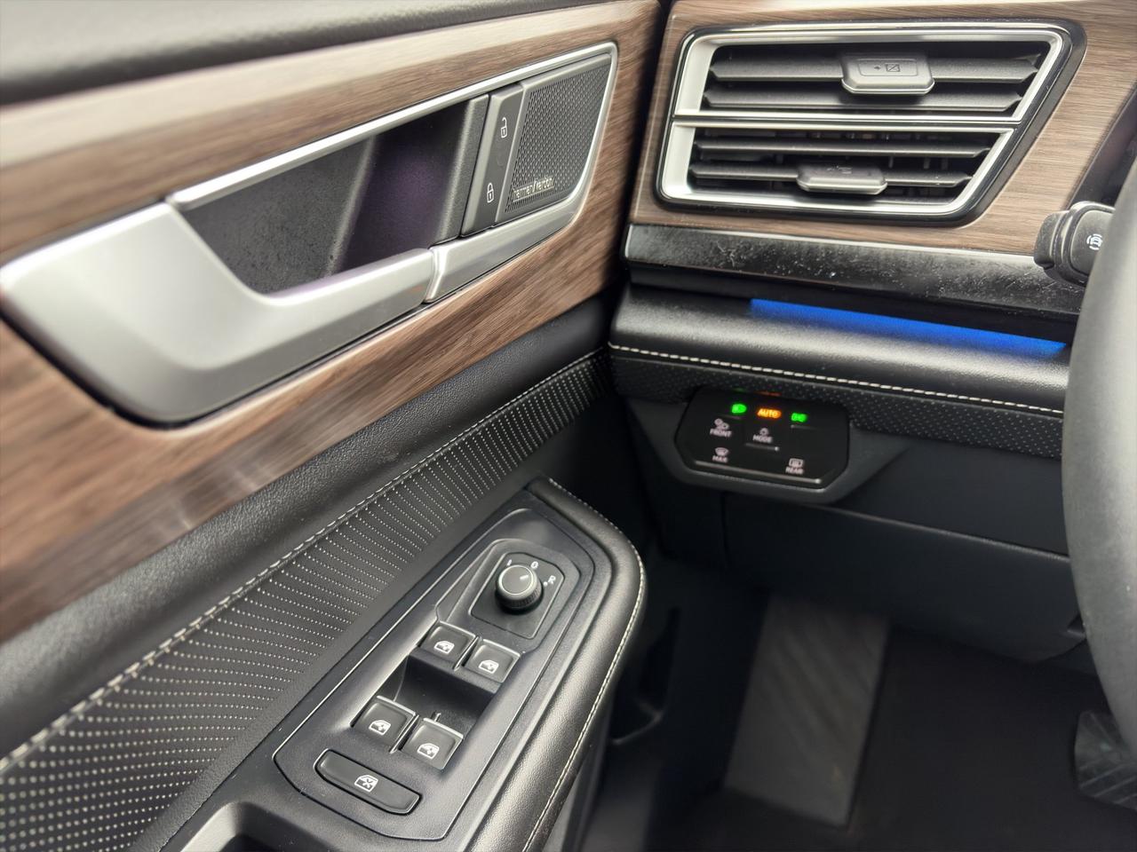2024 Volkswagen Atlas Highline | Adaptive Cruise Control Lane Assist | Autonomous Emergency Braking | Blind spot monitor Photo