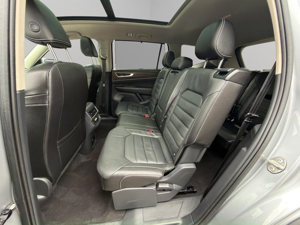 2024 Volkswagen Atlas Highline | Adaptive Cruise Control Lane Assist | Autonomous Emergency Braking | Blind spot monitor Photo