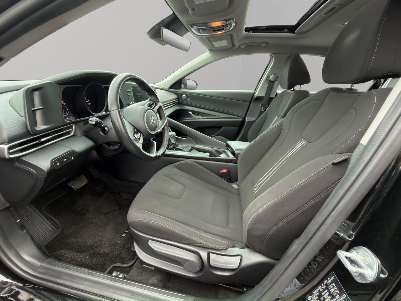 2021 Hyundai Elantra Preferred | Blind-Spot Collision Warning | Forward Collision-Avoidance Assist with pedestrian detect Photo