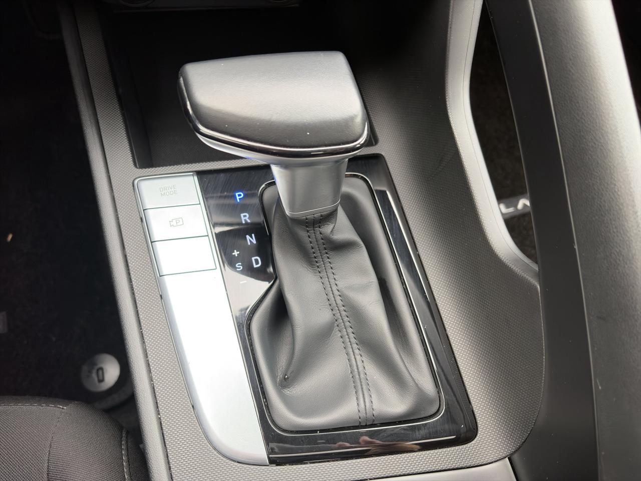 2021 Hyundai Elantra Preferred | Blind-Spot Collision Warning | Forward Collision-Avoidance Assist with pedestrian detect Photo
