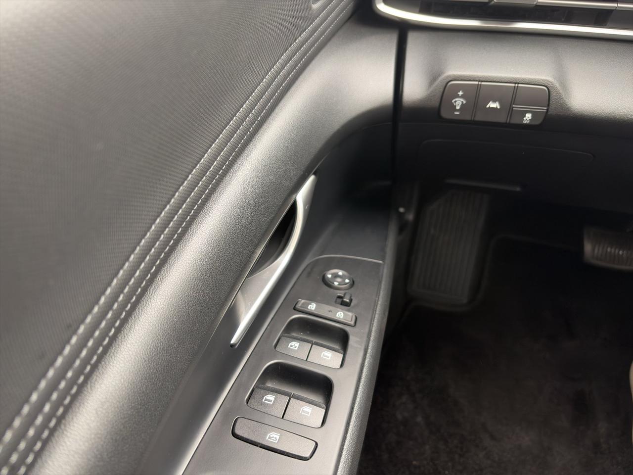 2021 Hyundai Elantra Preferred | Blind-Spot Collision Warning | Forward Collision-Avoidance Assist with pedestrian detect Photo