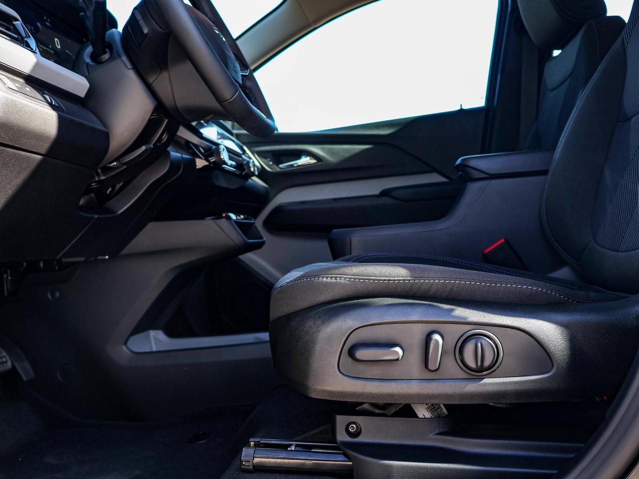 2027 Chevrolet Bolt LT Photo