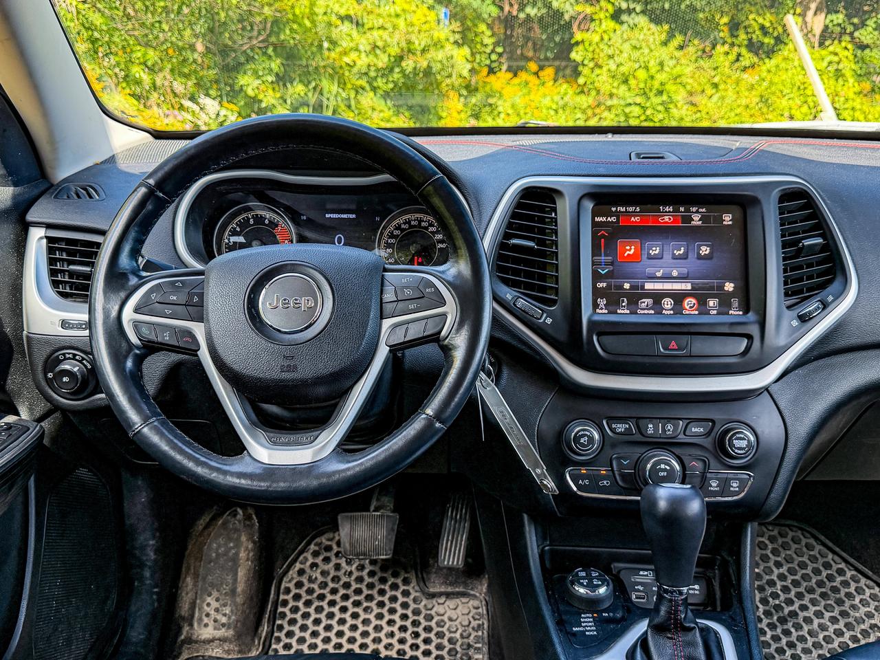 2016 Jeep Cherokee Trailhawk Photo