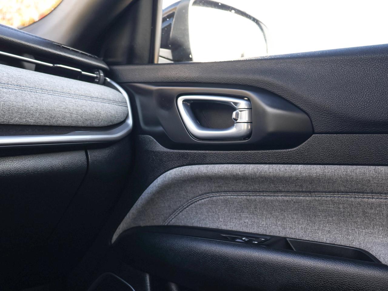 2025 Jeep Compass NORTH Photo