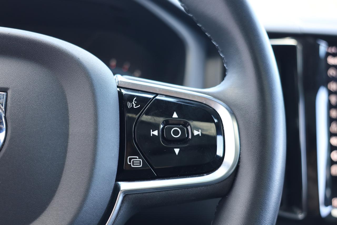 2022 Volvo XC60 AWD R-Design - NAVI|PANO|CAMERA|BLINDSPOT|2xRIMS Photo